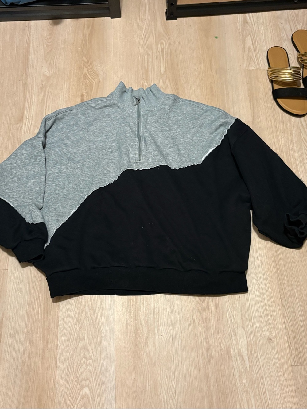 YITTY Two-Tone Scoop-Neck Sweater - Heather Gray & Black
